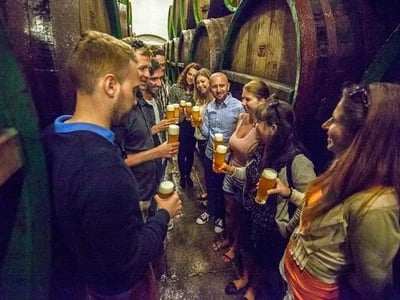 Bier, Bus und gute Laune: JGA Pilsen leicht gemacht