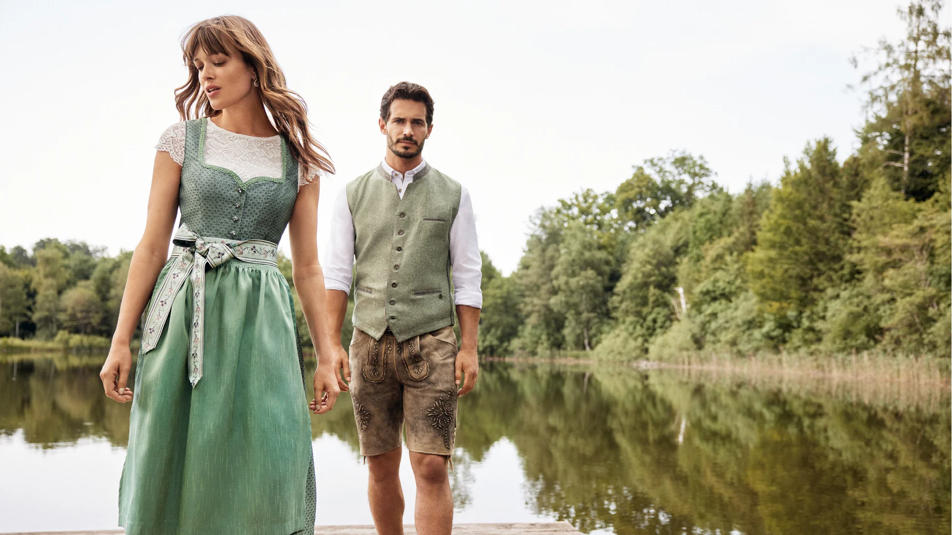 Von Baumwolle bis Seide: Die Verschiedenen Materialien der Dirndl Samt und Ihre Vorzüge