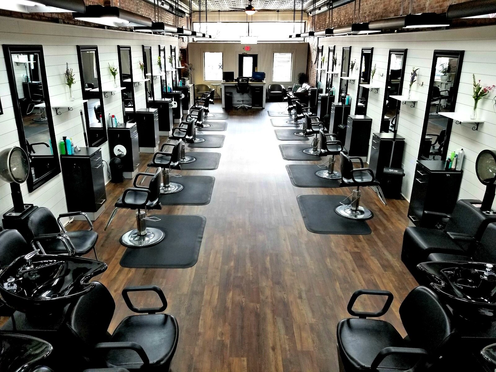 Wellness & Spa Einrichtung mit Stil – Friseureinrichtung vom Fachhändler