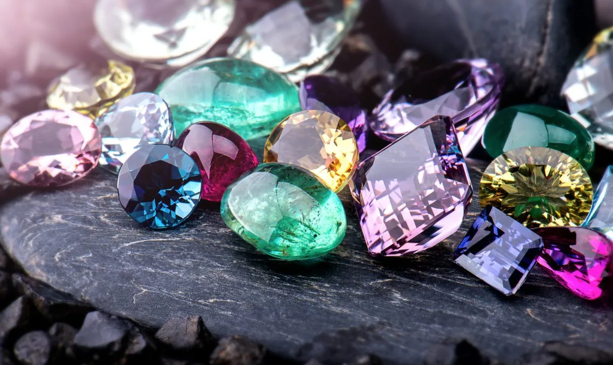 Edelsteine der Weisheit: Einblicke aus der Welt der Gemmologie
