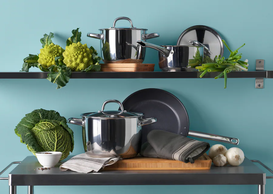 Geschenke für Frauen, die auf Beständigkeit setzen: GreenKitchen Töpfe und Pfannen für eine Küche voller Tradition