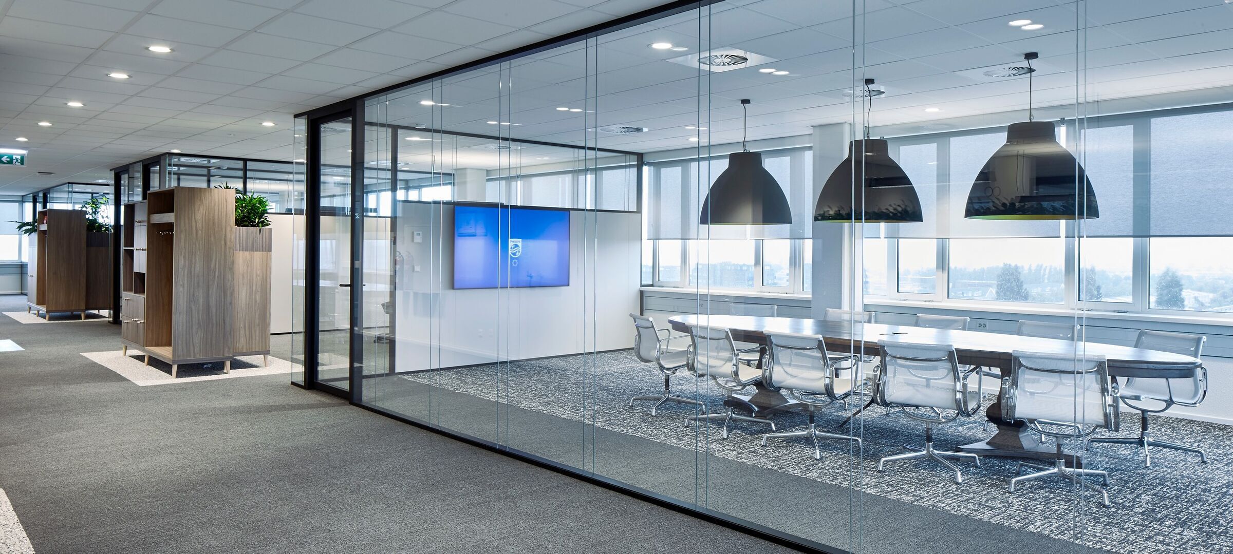 Eleganz und Transparenz in Perfektion: Studio 30 Glastrennwände für moderne Büros und Geschäftsräume