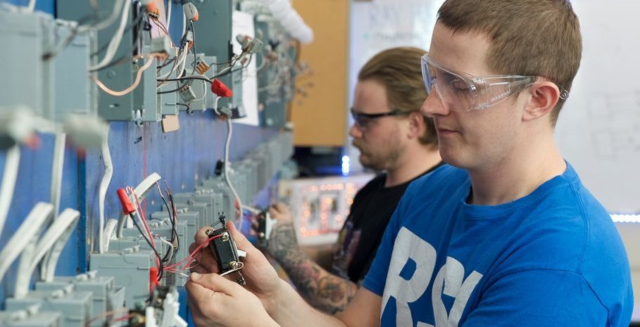 DGUV V3 Prüfung und die UVV Prüfung: Zwei Säulen der Sicherheit für elektrische Anlagen