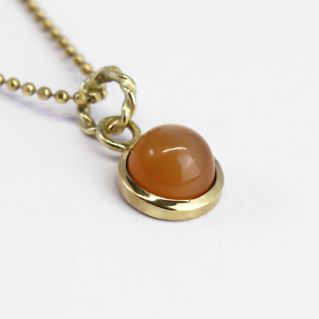 Intuition stärken mit mondstein aus der CrystalScents Kollektion