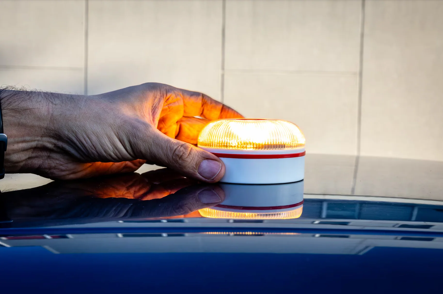 Warnleuchte V16: Für maximale Sichtbarkeit bei Tag und Nacht